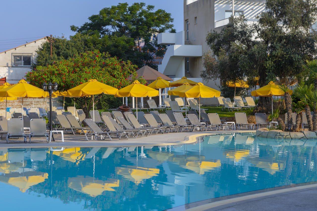 Mayfair Gardens Paphos Eksteriør bilde